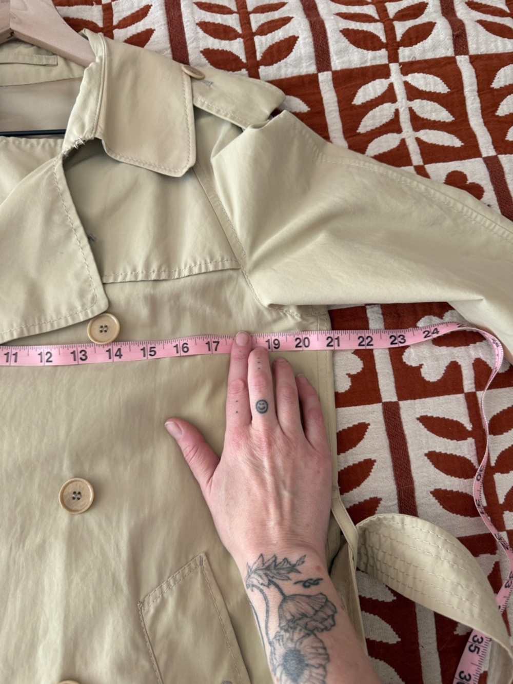Authentic Burberry Beige Classic Trench Coat - Picture 2 of 15